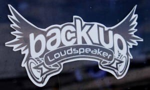 โลโก้ back up